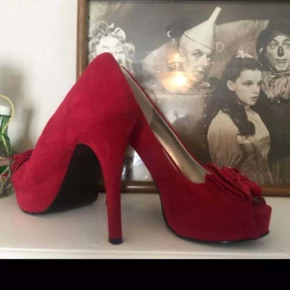 Pristine RED suede 6 'heels GUESS open toe bow sz8